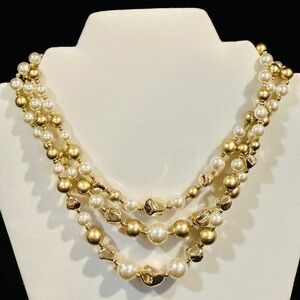 Elegant Gold and Pearl Necklace